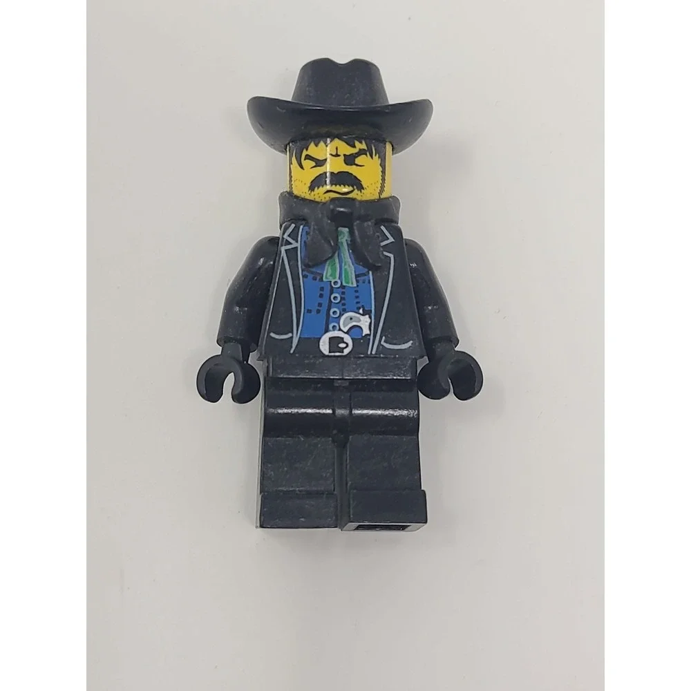 Vintage LEGO Minifig Lot: Knight, Bandit, Alpha Team - Picture 8 of 12